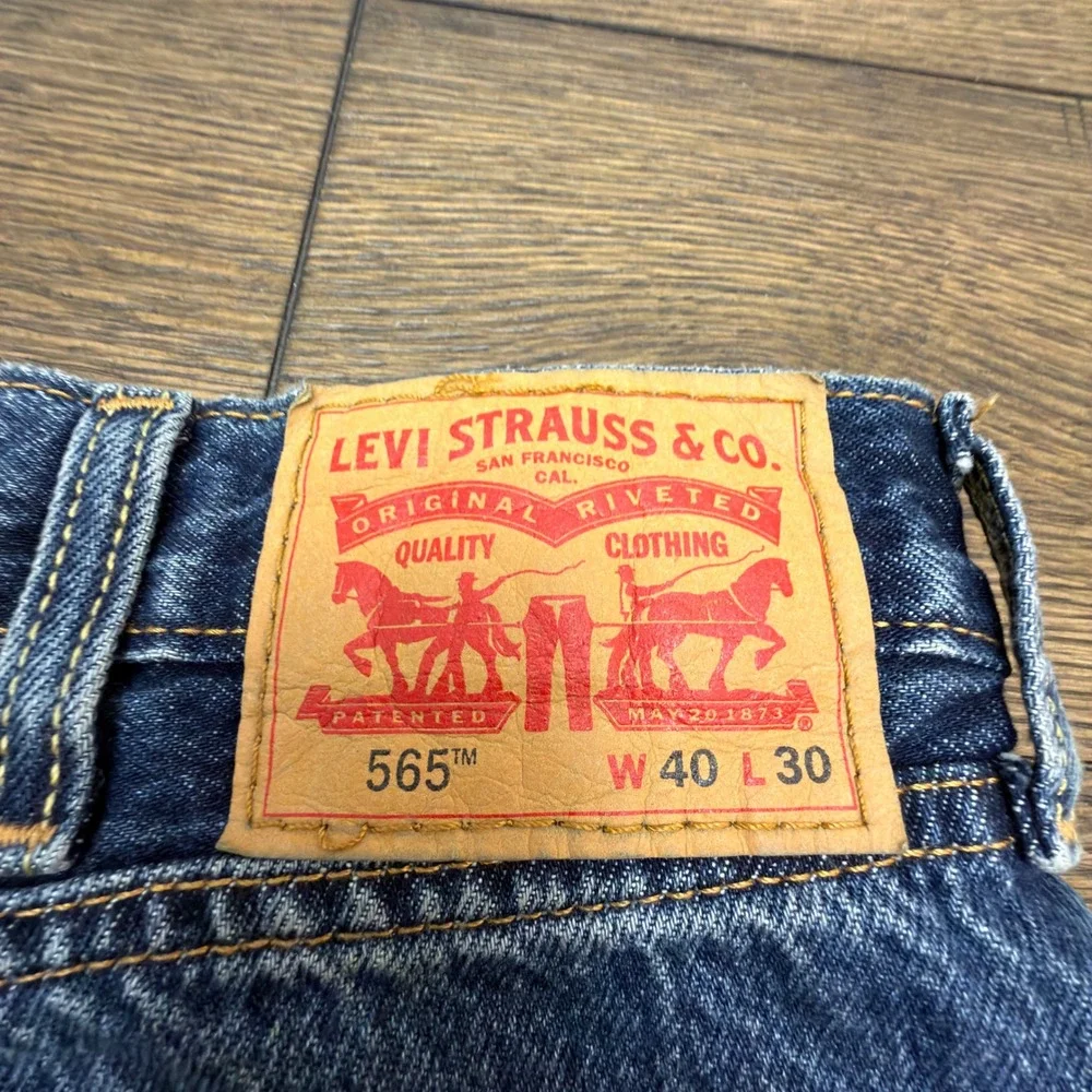 Levis 565 97 Loose Straight Jeans Mens 40x30 Medium Wash Blue A7221-0012 NWT